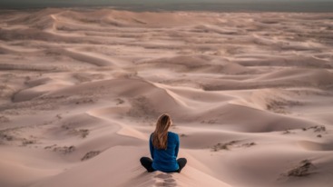 Doing absolutely nothing for ten minutes: when was the last time you did this? No TV; no texting; no emailing; no scrolling on Instagram; no reading the newspaper; no chatting; not even eating. Ten minutes of absolutely nothing at all…